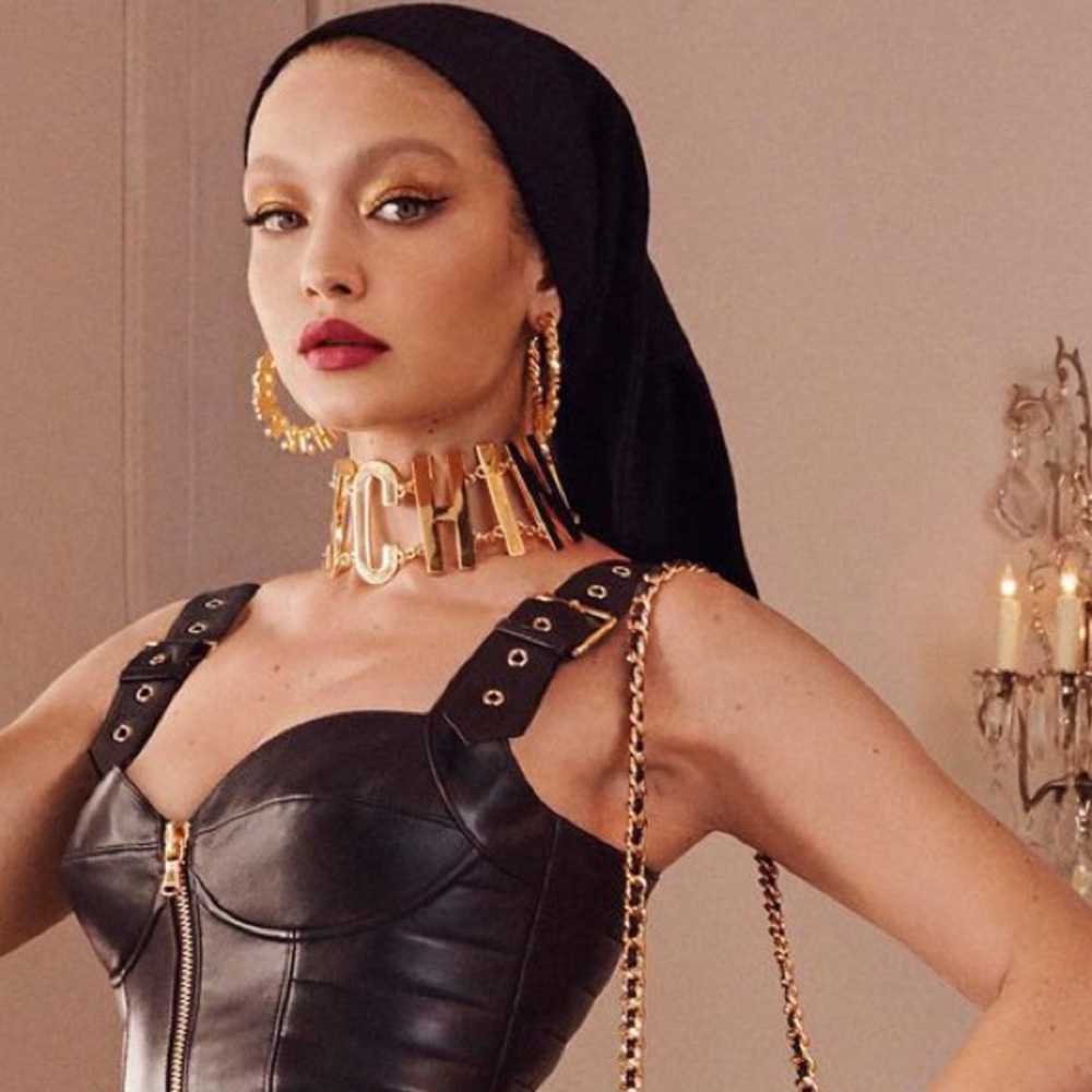 Brand new in box gold Moschino earrings - Picture 6 of 7